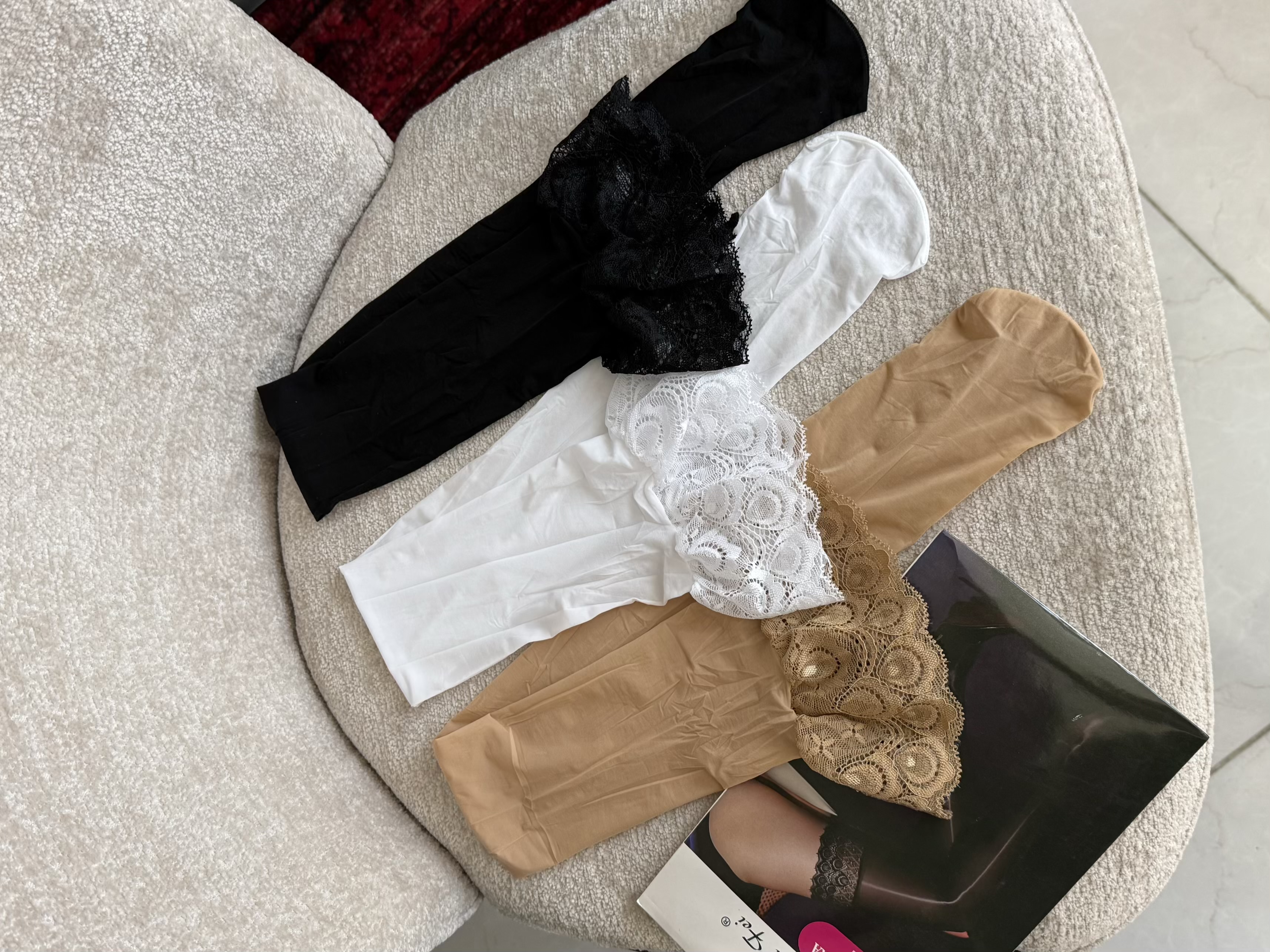 جوراب بالا زانو دانتل‌ دار چسب ژله ‌ای