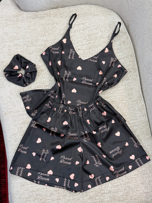 ست تاپ و شلوارک ساتن طرح دار با اسکرانچی